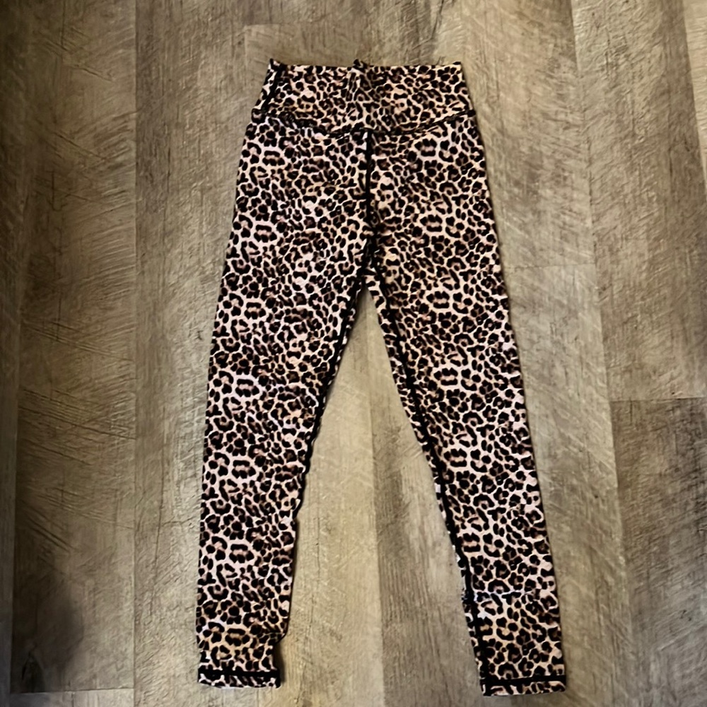 Never worn Zyia Scrunch Butt Leggings